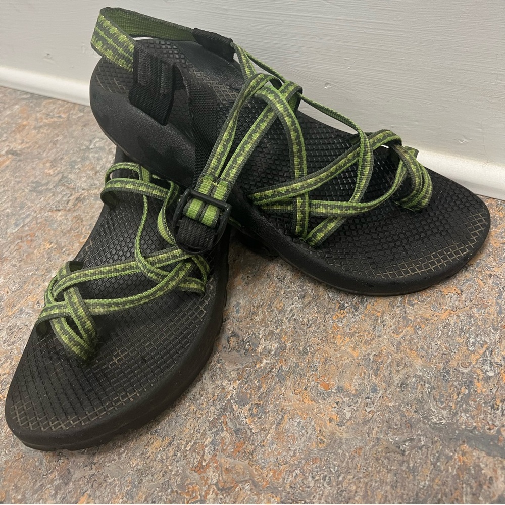 Women Size 9 Chacos with toe strap